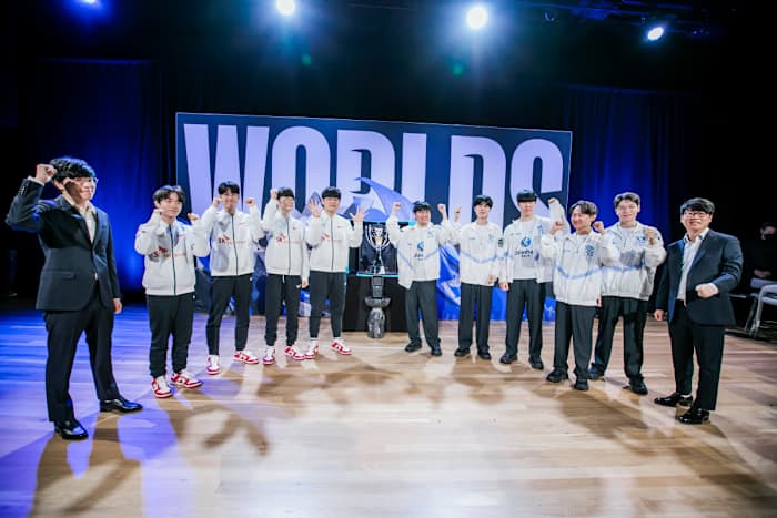 CALIFORNIA, SAN FRANCISCO - NOVEMBER 03: (L-R) Coach Bae "Bengi" Seong-woong, Moon "Oner" Hyeon-joon, Lee "Faker" Sang-hyeok, Lee "Gumayusi" Min-hyeong and Ryu "Keria" Min-seok of T1 and Cho "Beryl" Geon-hee, Kim "Deft" Hyuk-kyu, Kim "Zeka" Gean-woo, Hong "Pyosik" Chang-hyeon, Hwang "Kingen" Seong-hoon and coach Kim "SSONG" Sang-soo of DRX pose at the League of Legends World Championship Media Night on November 3, 2022 in San Francisco, CA.
